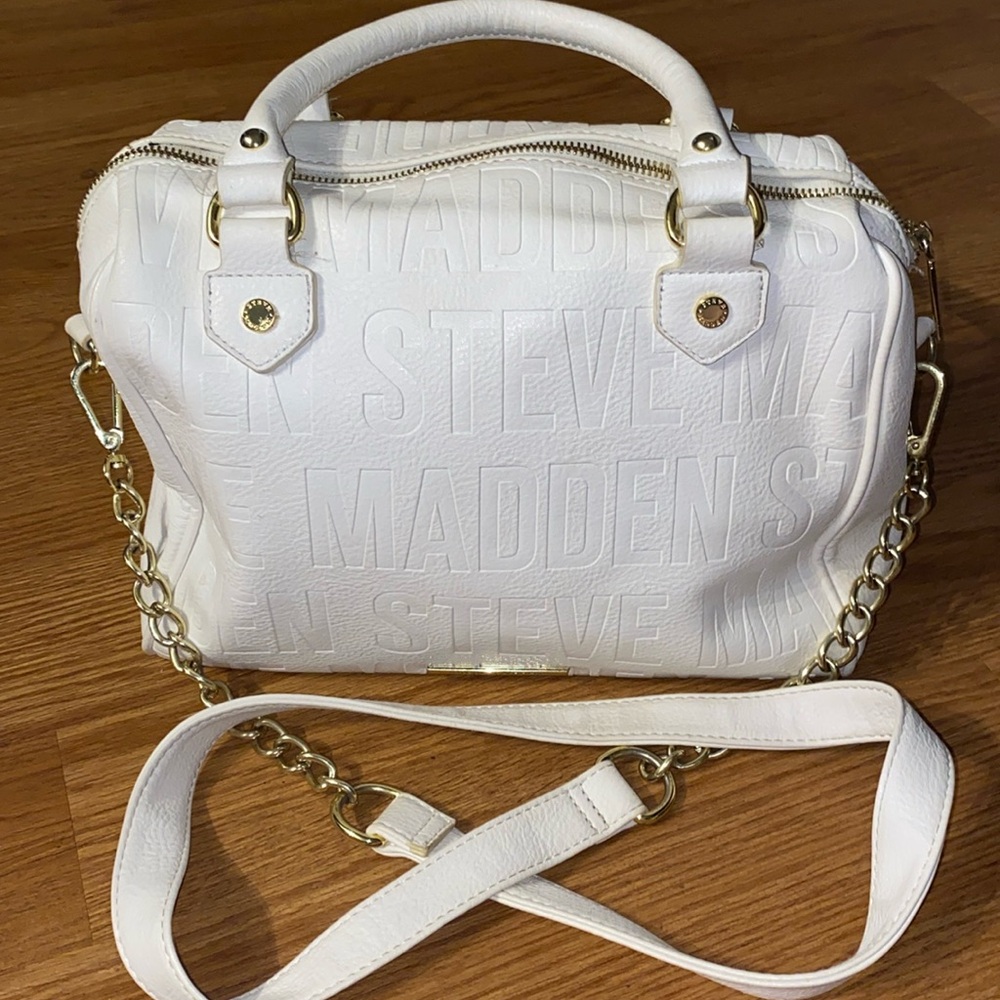 👜 White Steve Madden embossed purse